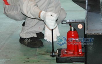 F-100TL帶滑臺爪式千斤頂驅(qū)動方式一 F-100TL帶滑臺爪式千斤頂驅(qū)動方式一