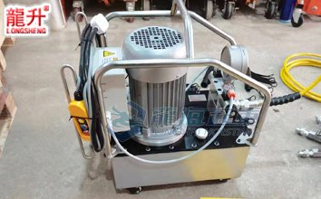 LPE10系列電動(dòng)液壓泵實(shí)物圖一 LPE10系列電動(dòng)液壓泵實(shí)物圖一