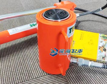 TS單作用分離式千斤頂實(shí)物圖四 TS單作用分離式千斤頂實(shí)物圖四